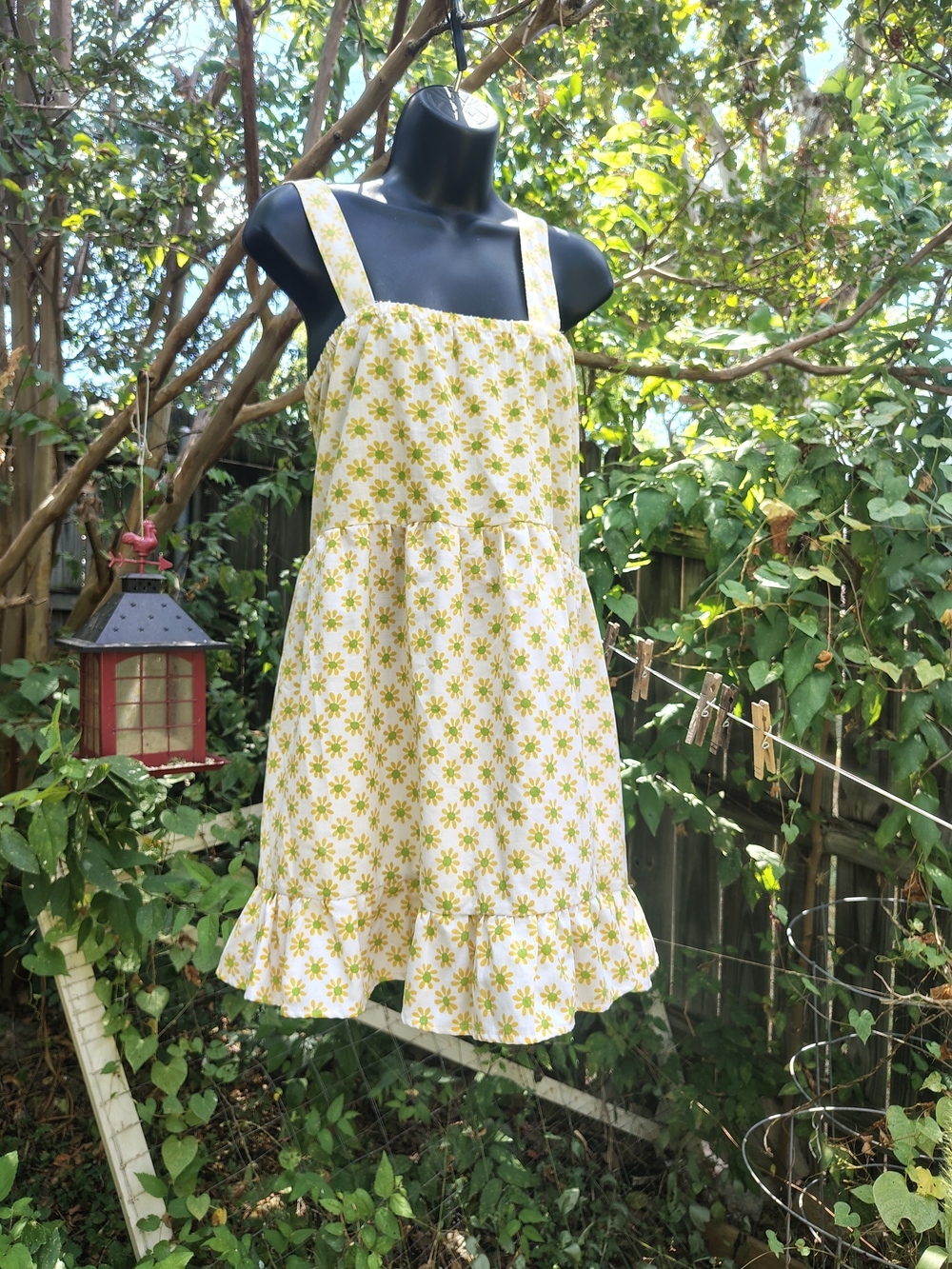 Women's 60's Style Cotton White and Yellow Daisy Print Sundress